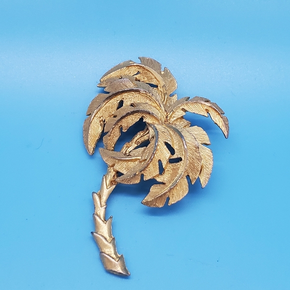 Jewelry - Vintage•Goldtone Palm Tree•bundle & save!